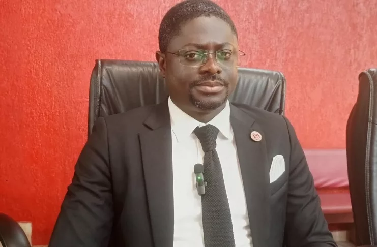 WhatsApp Image 2025-10-26 at 16.13.05 Jordan Mboumba Edau, vice-président du SYNAGREF, salue le nouveau statut comme la reconnaissance enfin obtenue de la profession de greffier.