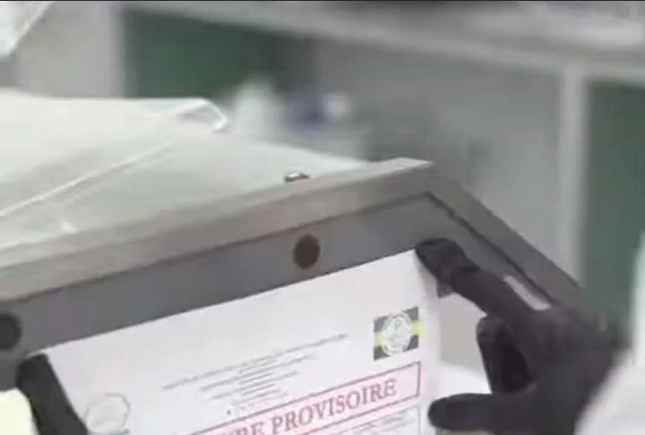 Saisie de produits périmés dans un supermarché à la suite d’une inspection inopinée.