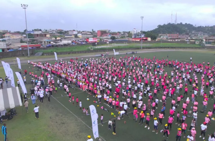 WhatsApp Image 2025-10-28 at 16.59.52 Pendant que ces femmes célèbrent la sensibilisation, la question de l'accès aux soins et des ordonnances CNAMGS reste l'« Octobre Noir » des malades.