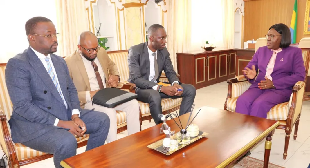 La ministre Odette Polo épouse Pandzou et la délégation Agrosource Gabon lors de l’audience consacrée à un projet d’investissement dans l’agro-industrie.