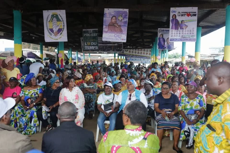 Campagne à Ntoum : Camélia Ntoutoume rencontre les femmes et lance des travaux de quelques voiries 1 Une campagne ancrée dans les réalités de Ntoum.