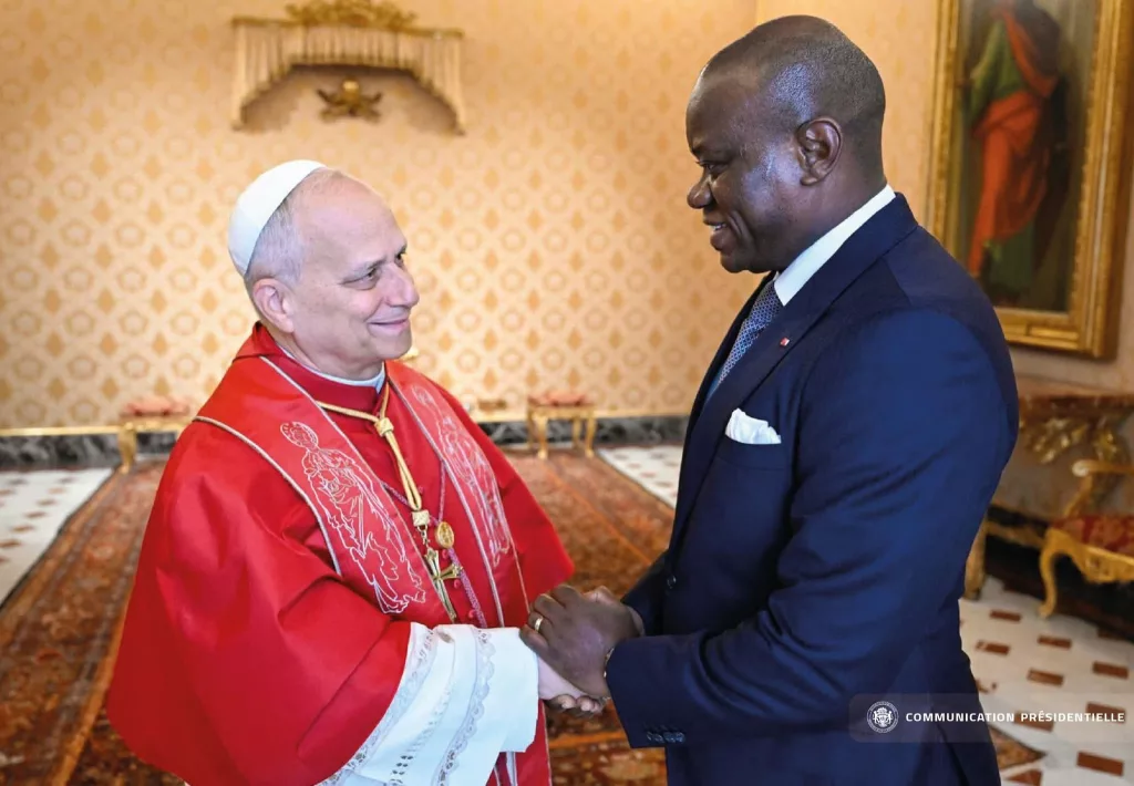 Le Président Oligui Nguema reçu par le Pape Léon XIV au Vatican 1 Sous le regard du Vatican, le Gabon réaffirme son engagement pour un monde fondé sur la fraternité, la paix et la dignité humaine.