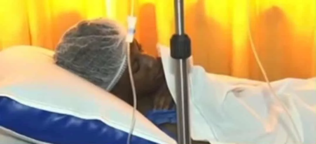 Warren Loundou, victime d'un guet-apens sur fond de jalousie, souffre de multiples fractures et reste hospitalisé dans un état préoccupant.