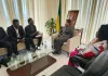 Lueur services : la PME gabonaise qui éclaire l’entrepreneuriat national La Ministre Gninga Chaning Zenaba, à l’écoute des responsables de Lueur Services, en vue d’un accompagnement institutionnel.