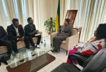 La Ministre Gninga Chaning Zenaba, à l’écoute des responsables de Lueur Services, en vue d’un accompagnement institutionnel.