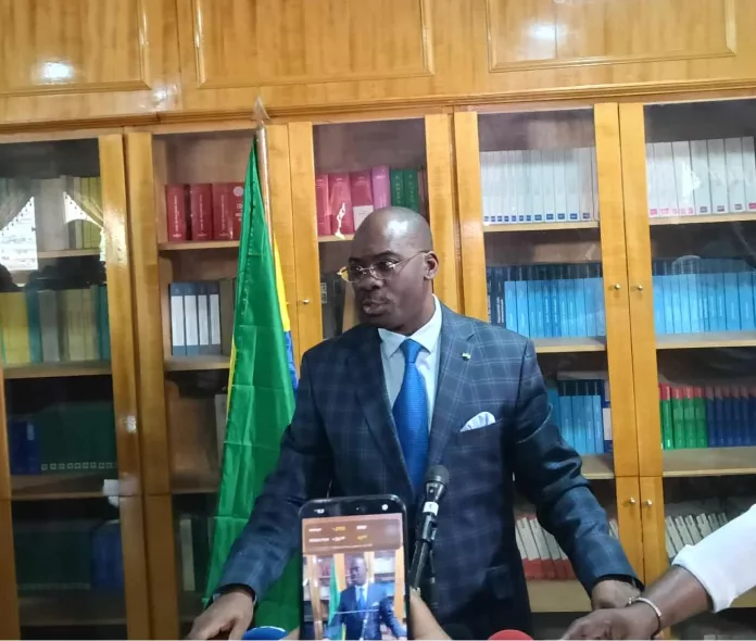 Le procureur général près la Cour d’appel judiciaire de Libreville, Eddy Minang lors de sa conférence de presse ce 29 octobre.
