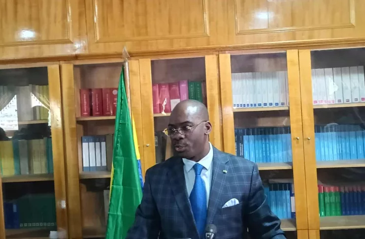 Le procureur général près la Cour d’appel judiciaire de Libreville, Eddy Minang lors de sa conférence de presse ce 29 octobre.
