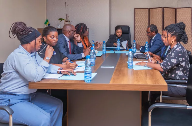 Nina Abouna et ses collaborateurs lors de séance de travail.