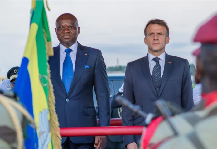 Emmanuel Macron au Gabon : un accueil triomphal pour un partenariat à réinventer