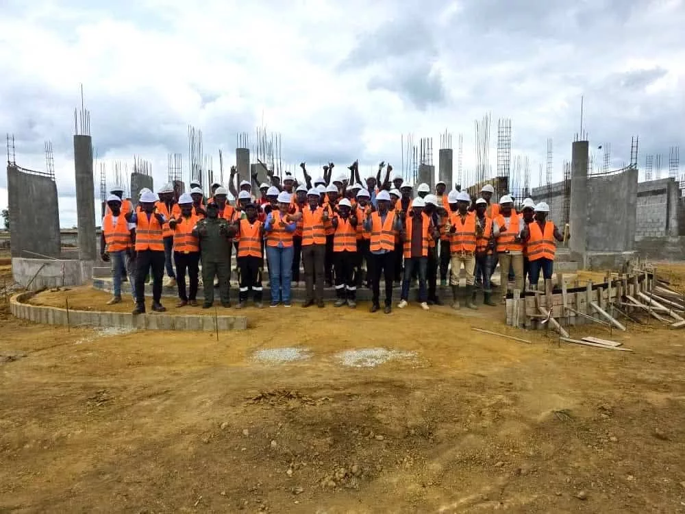 Zone des trois frontières : Pascal Ogowe Siffon touche du doigt l'avancement des travaux 1 Sur le terrain, Maurice Ntossui Allogo mesure l’impact des chantiers.