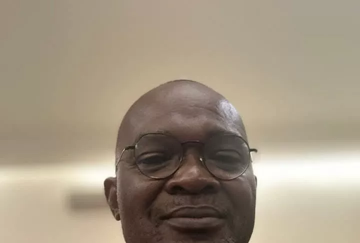 Guy Pierre Biteghe, un journaliste devenu maire, prêt à relever les défis de la gouvernance locale.