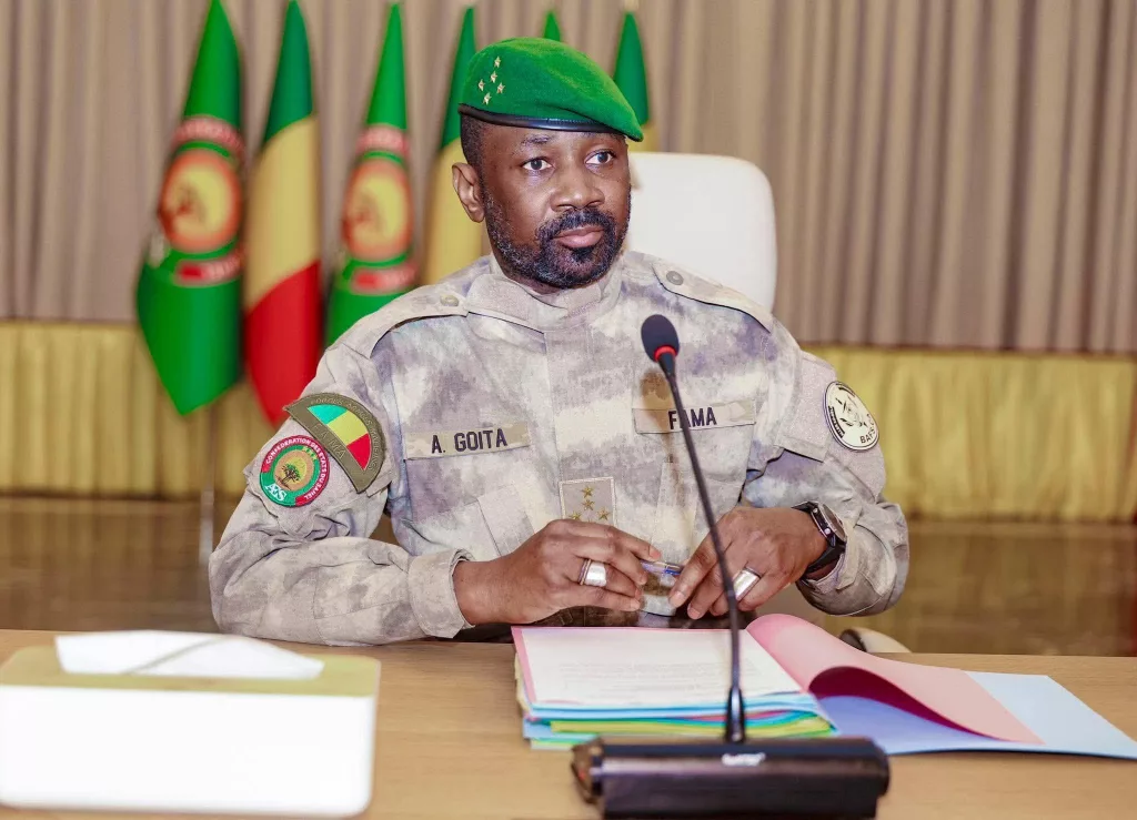 Mali : Les appels occidentaux au départ de leurs ressortissants suscitent la défiance à Bamako 1 Le Général d'armée Assimi Goita, président de la Transition. Les appels occidentaux à l'évacuation renforcent le soutien de la population malienne aux autorités de transition.