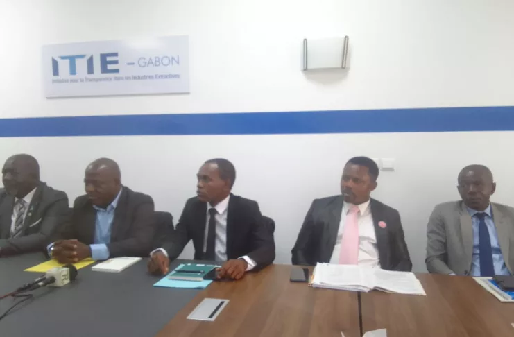 WhatsApp Image 2025-11-10 at 20.42.10 Conférence de presse du collège de la société civile : l’ITIE au centre des débats sur la gouvernance et la redevabilité publique.