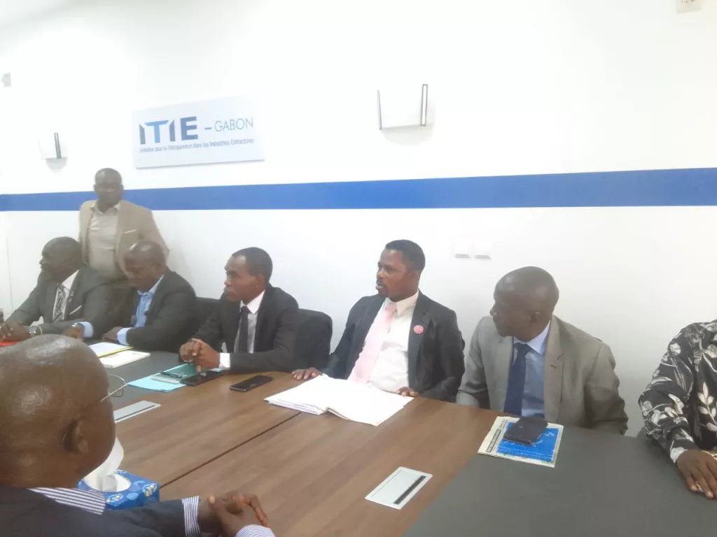 Gabon : la société civile alerte sur le risque de suspension du pays de l’ITIE 1 Le Gabon face au défi de la transparence : la société civile alerte sur les risques de suspension du pays du processus ITIE.