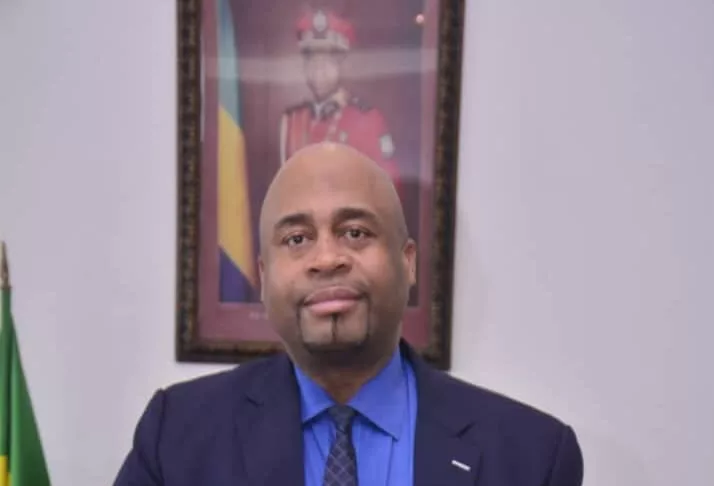 Pascal Houangni Ambouroue, nouvellement élu maire de Port-Gentil à l'unanimité des conseillers municipaux. Il s'engage à bâtir l'avenir de la capitale économique gabonaise