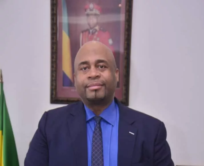 Pascal Houangni Ambouroue, nouvellement élu maire de Port-Gentil à l'unanimité des conseillers municipaux. Il s'engage à bâtir l'avenir de la capitale économique gabonaise