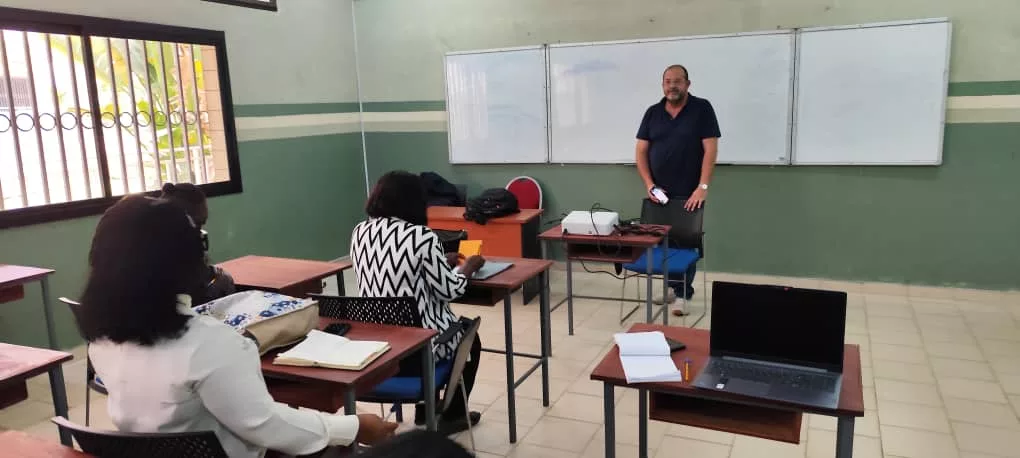 Media & Démocratie : une formation pour repenser le journalisme au Gabon 1 Proximité, rigueur, humanité les clés d’un journalisme au service du peuple.