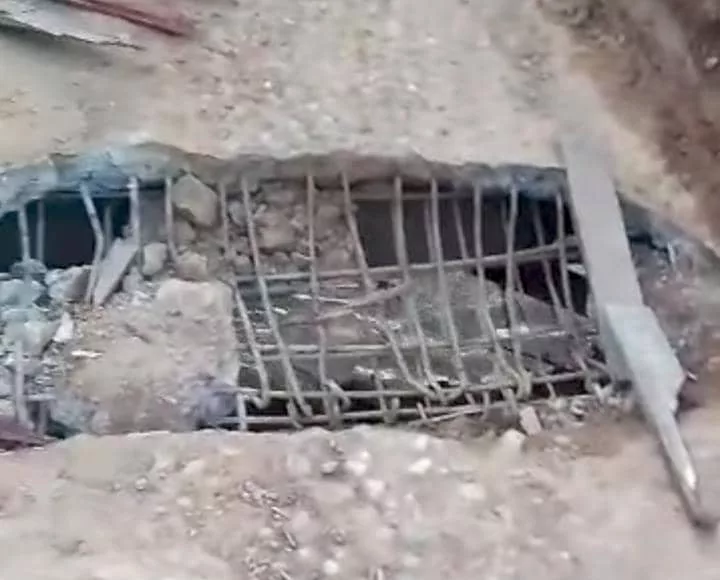 Très fragilisé, le pont d’Alembé menace désormais de céder.