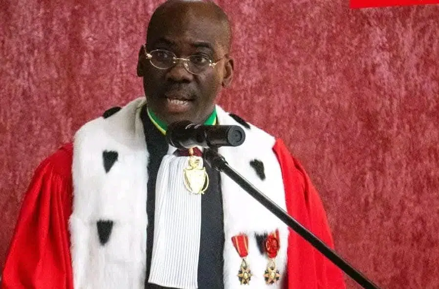 Procès famille Bongo Valentin : peines records, confiscations massives et mandats d’arrêt à la clé 1 Le procureur général Eddy Minang, dont le réquisitoire a souligné un "désastre moral et politique" et a qualifié le procès de celui de la "famille Bongo Valentin"