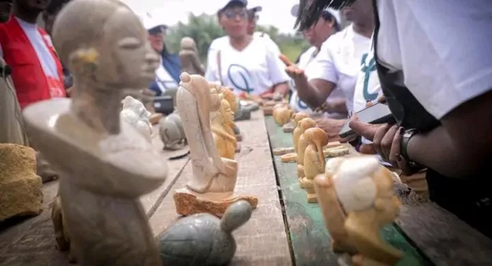 La pierre de Mbigou, désormais protégée par une indication géographique, symbole du savoir-faire gabonais et de la fierté nationale.
