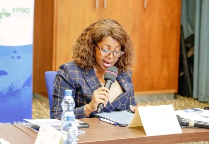 Laurence Ndong, ministre de la Mer, de la pêche et de l’économie bleue, présidant la première session du Comité de pilotage du projet « Obligations Bleues».