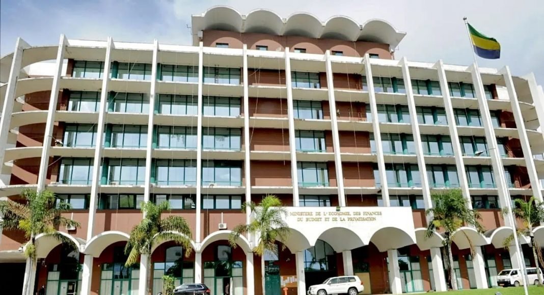 Le ministère de l’Économie présente la nouvelle stratégie de réformes visant à moderniser la gestion publique et à relancer l’investissement au Gabon.