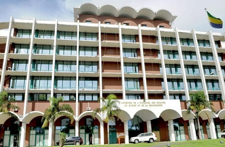 WhatsApp Image 2025-11-17 at 09.50.16 Le ministère de l’Économie présente la nouvelle stratégie de réformes visant à moderniser la gestion publique et à relancer l’investissement au Gabon.