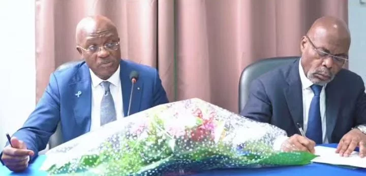 Le ministre Paul-Marie Gondjout lors de son échange avec les membres du Collège de la HAC pendant la séance de travail du 14 novembre 2025.