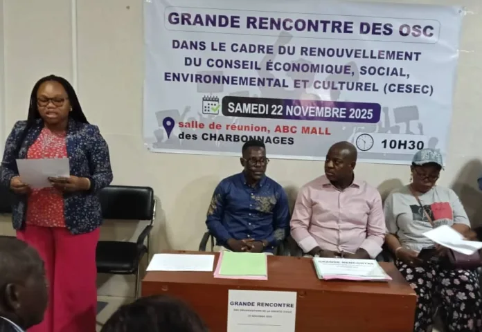 Les membres de la société civile lors de leur rencontre ce samedi 22 novembre