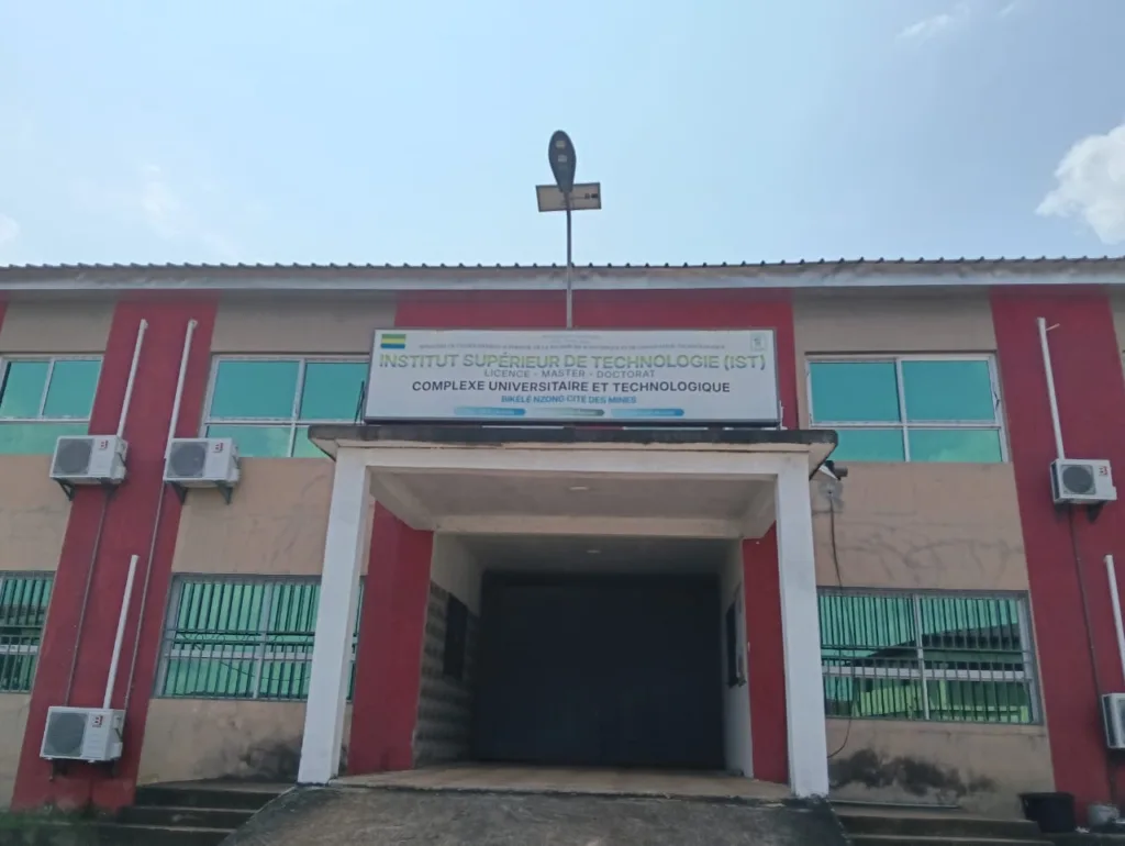 Derrière les murs fragilisés : l'avenir de l'IST se fissure