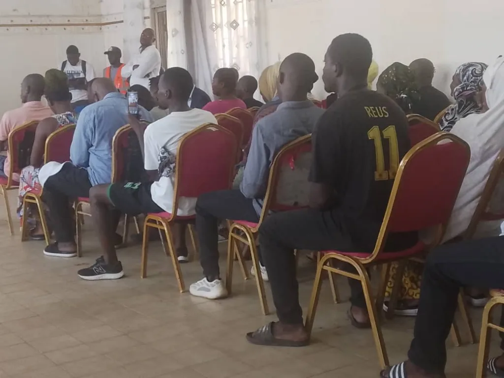 Nzeng-Ayong : matraque rangée, le maire dialogue avec les commerçants