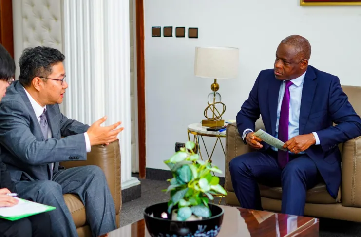 Hermann IMMONGAULT a renouvelé à ZHOU Ping les remerciements du ministère de l’Intérieur pour le soutien de l'ambassade au récent processus électoral et pour le soutien de la Chine au Gabon au Conseil de sécurité des Nations Unies.