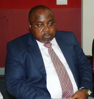 Alex Lewobi Lendjendji Essanga. Journaliste et auteur de l'hommage à Vincent Akoura