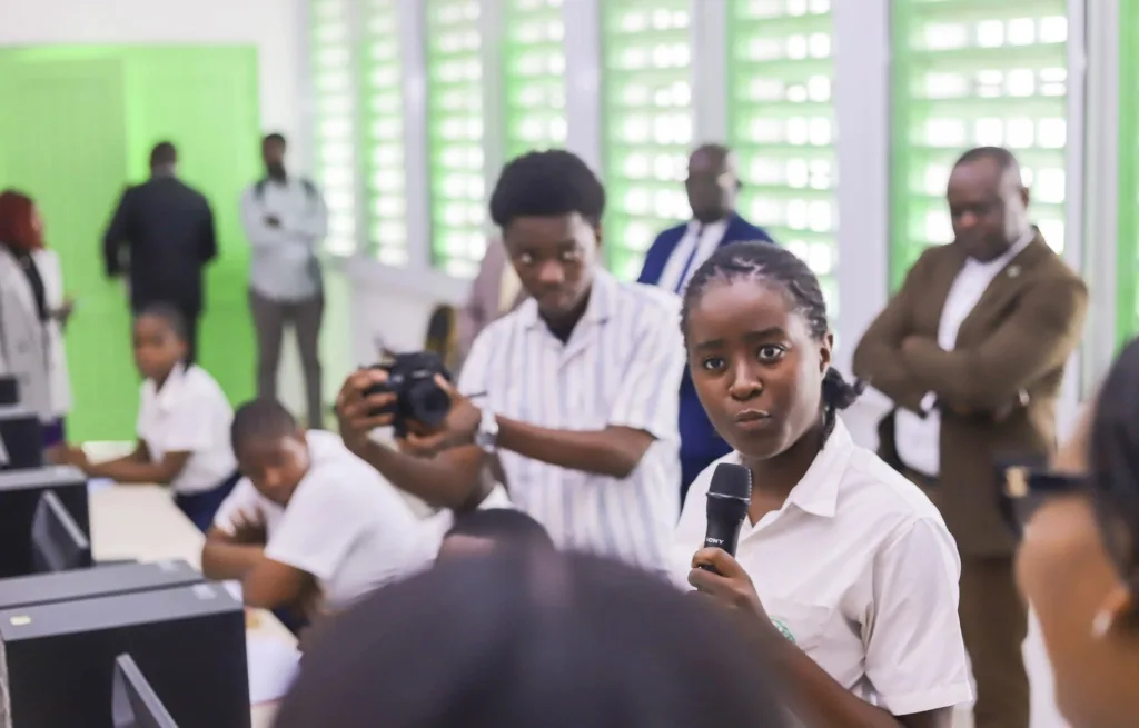 Gabon : L'école connectée rapproche Libreville et Oyem