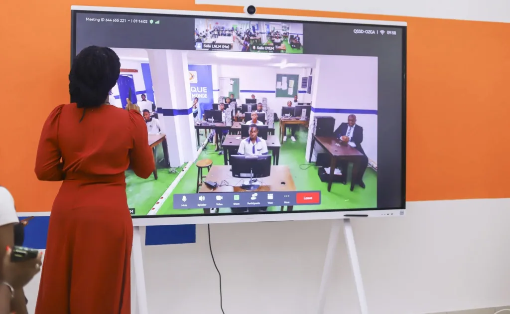 Gabon : L'école connectée rapproche Libreville et Oyem