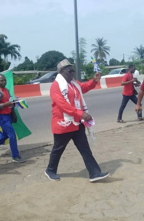 Le Révérend Pasteur Georges Bruno Ngoussi en première ligne lors de cette marche symbolique.