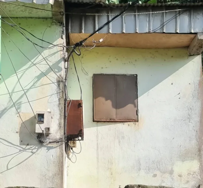 La TFH, qui finance la propreté urbaine et le développement des quartiers, est prélevée mensuellement via la facture d’électricité, faisant du compteur un point de contact essentiel de cette contribution citoyenne