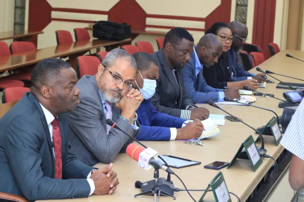 Gestion des marchés à Libreville : Pierre Mathieu Obame Etoughe veut reprendre le contrôle