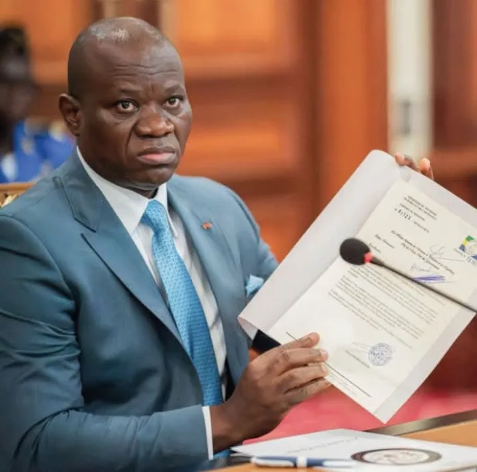 Oligui Nguema acte la démission des deux membres du Gouvernement.