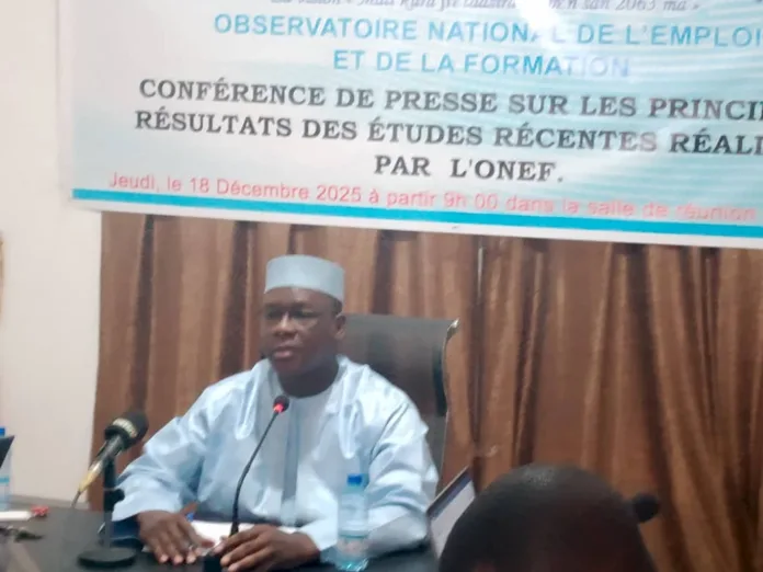 Boubacar Diallo, Directeur général de l’Observatoire national de l’emploi et de la formation, lors de la conférence de presse de présentation du bilan des études réalisées en 2025