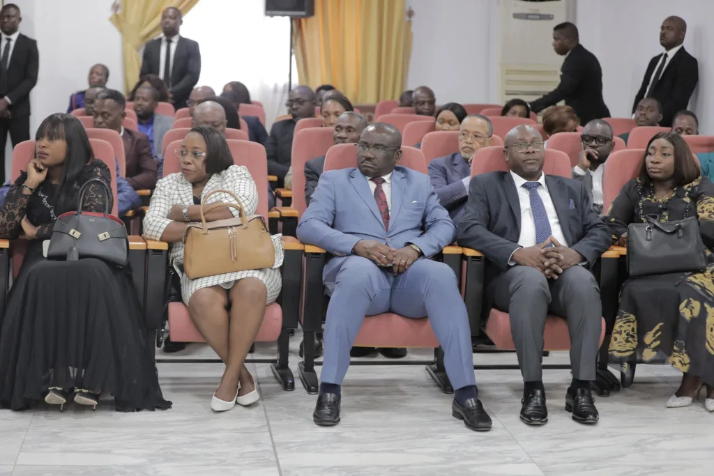 Les sénateurs lors de la cérémonie de passation de charges.