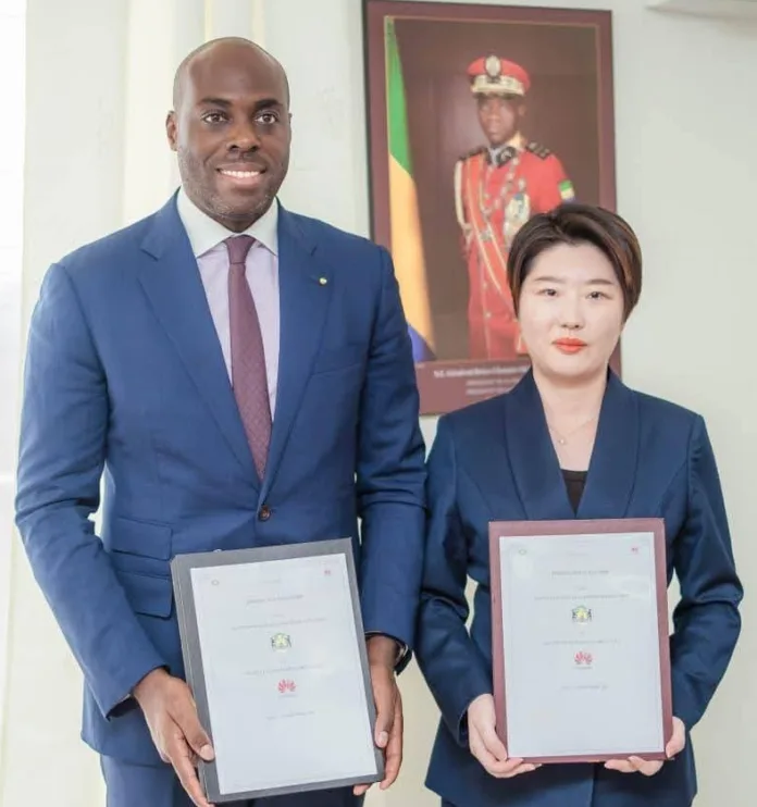 Le ministre de l’Économie numérique et le PDG de Huawei CEMAC scellent un partenariat stratégique.