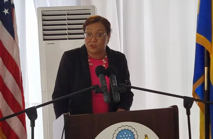 Le départ précipité de Vernelle FitzPatrick intervient alors que les relations entre le Gabon et les États-Unis traversent une zone de turbulences marquée par des restrictions de visas réciproques.