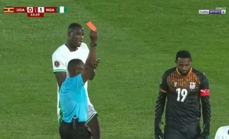 L'incroyable série noire des Grues à Fès : après l'expulsion de Jamal Salim Magoola à la 56e minute, seulement onze minutes après son entrée, l’Ouganda est contraint d'aligner son troisième gardien en un quart d'heure