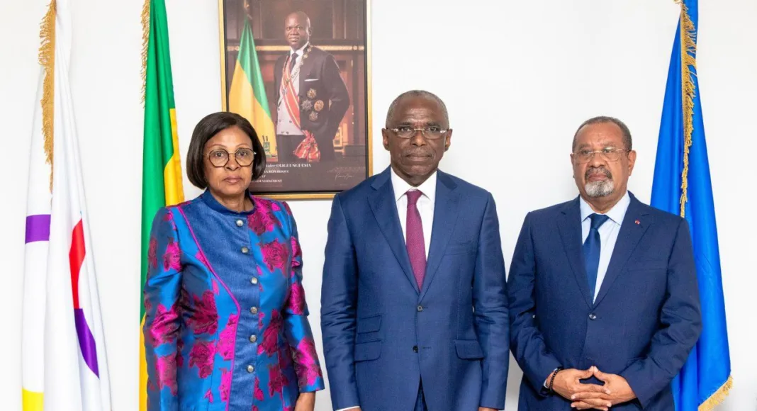 François Ndong Obiang a présidé la cérémonie de passation de charges entre la présidente sortante du CESEC Solange Marthe Guiakié, et le nouveau président, M. Guy-Bertrand Mapangou, nommé par décret présidentiel.