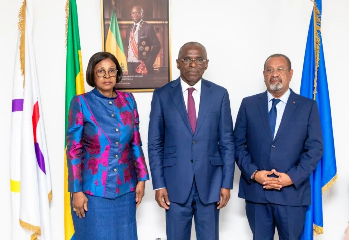 François Ndong Obiang a présidé la cérémonie de passation de charges entre la présidente sortante du CESEC Solange Marthe Guiakié, et le nouveau président, M. Guy-Bertrand Mapangou, nommé par décret présidentiel.