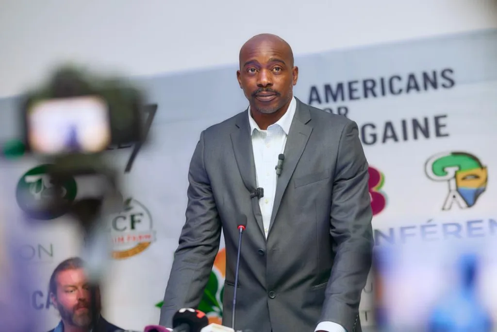 Iboga et Ibogaïne : le Gabon pose les bases d’une filière stratégique 1 Stéphane Lasme, co-organisateur de la conférence lors de sa prise de parole.