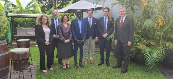 SOS Prisonniers Gabon met actuellement en œuvre, en partenariat avec l’association française Agir Ensemble pour les Droits de l’Homme, un projet intitulé « Dignité en Détention »