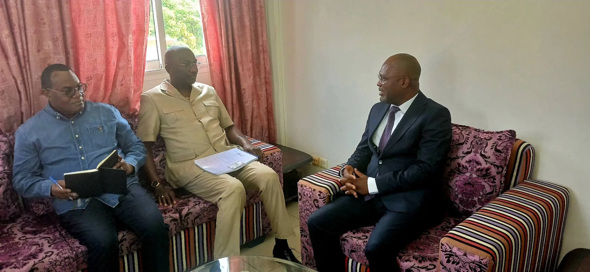 Guy Pierre Biteghé, a reçu une délégation de Gabon Oil Company (GOC)