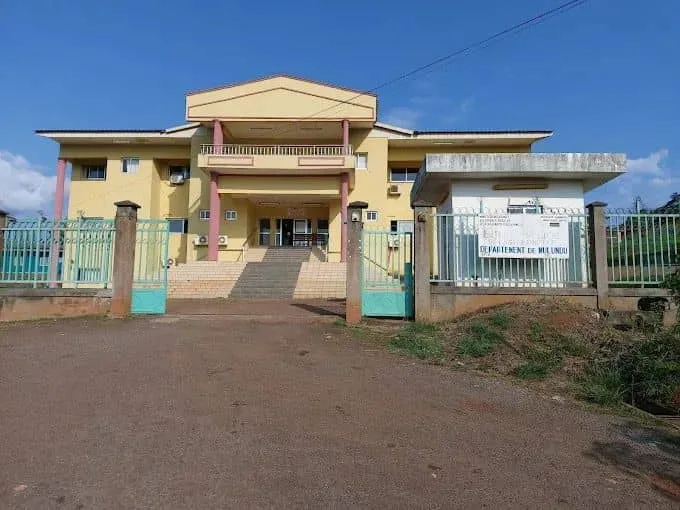 Routes dégradées, eau rare, soins limités : Lastoursville face à ses réalités 1 Faute d’équipements suffisants, le centre de santé de Lastoursville peine à répondre aux besoins des populations.